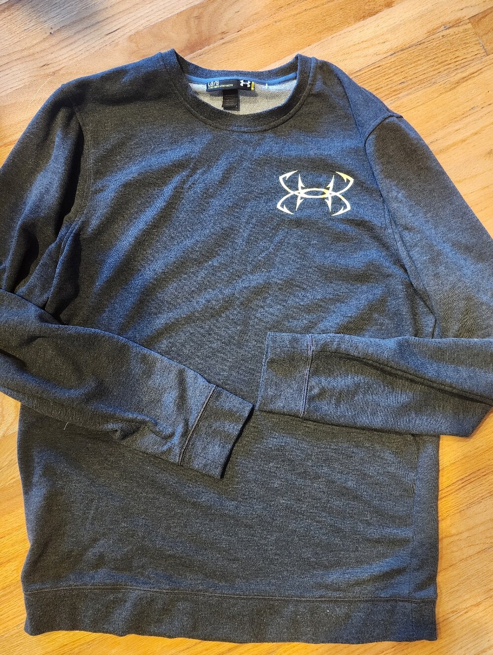 Men Under Armour Fish Hook Crewneck Sweatshirt L NEW